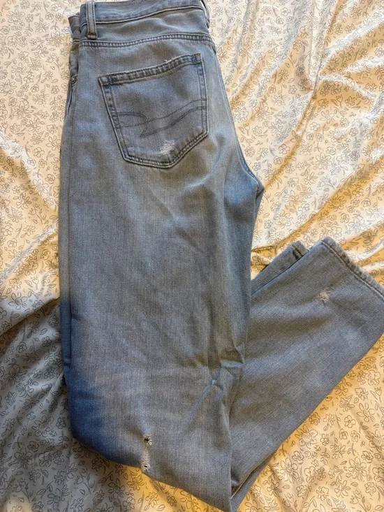 American Eagle Outfitters Light Blue Distressed Denim Mom Jeans - Picture 8 of 10